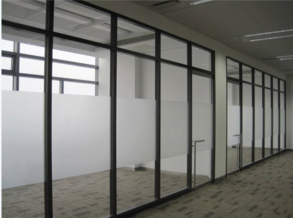 重庆办公室玻璃隔断安装.jpg